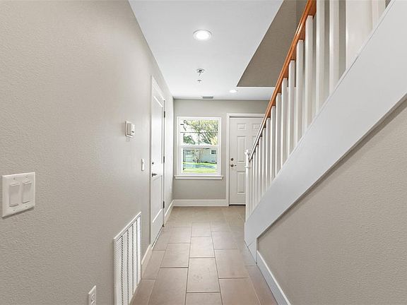 5th image of 43 SE 15th Ter