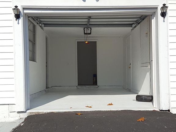 2nd image of 1613 NE Dutch Valley Dr