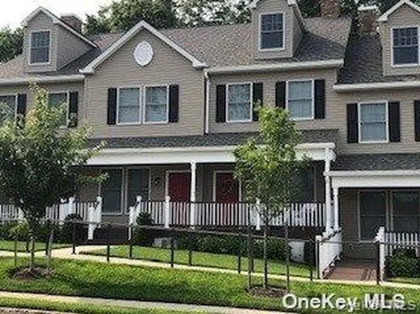 7 Nathan Hale Dr APT A, Huntington, NY 11743