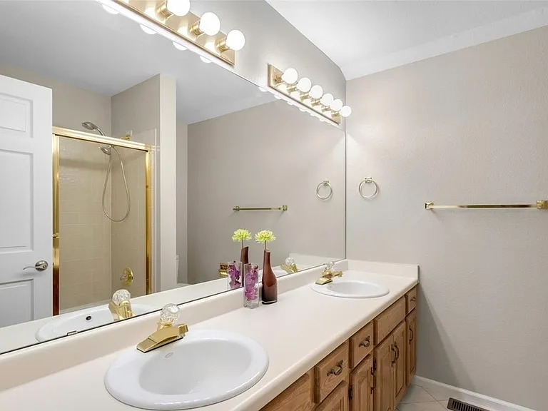 3205 S Tulare Ct — Photo 20