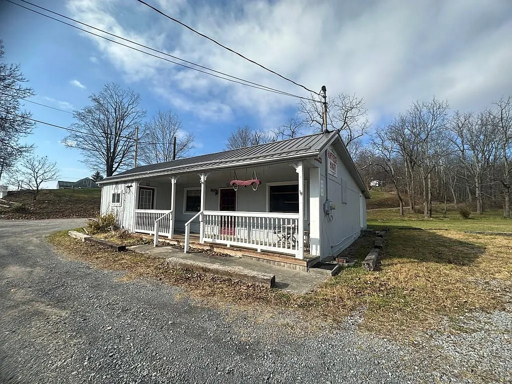 8611 Seneca Trl S photo 1