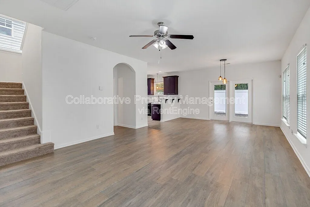 3 bed, 2.5 bath, 1692 sqft, $2,300 — Photo 3