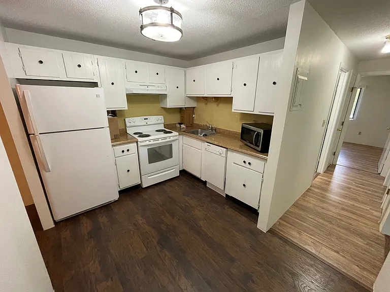 491 W Central St #B11 — Photo 6