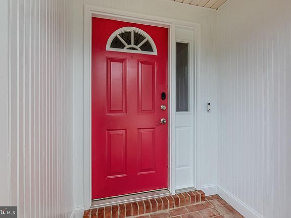 5th image of 262 Maplewood Ct