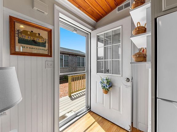5th image of 9 Windemere Road UNIT 8