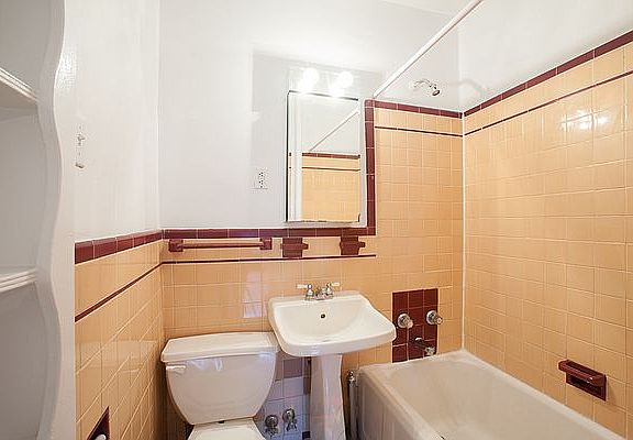 4th image of 154 8th Ave APT 4R