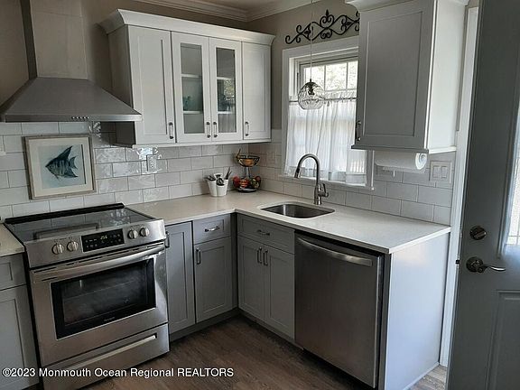 4th image of 805A Balmoral Court