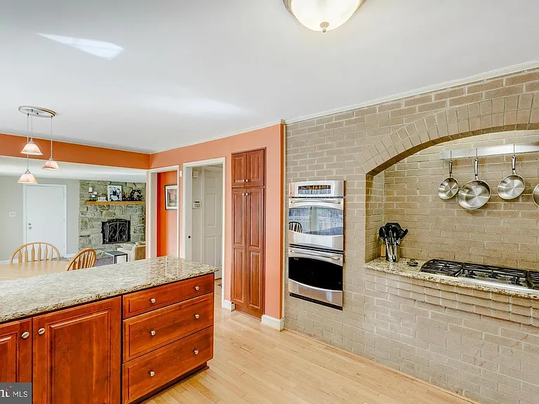 114 Norwood Pl — Photo 6