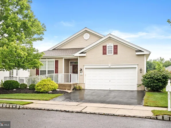 11 Newton Ct, Columbus, NJ 08022