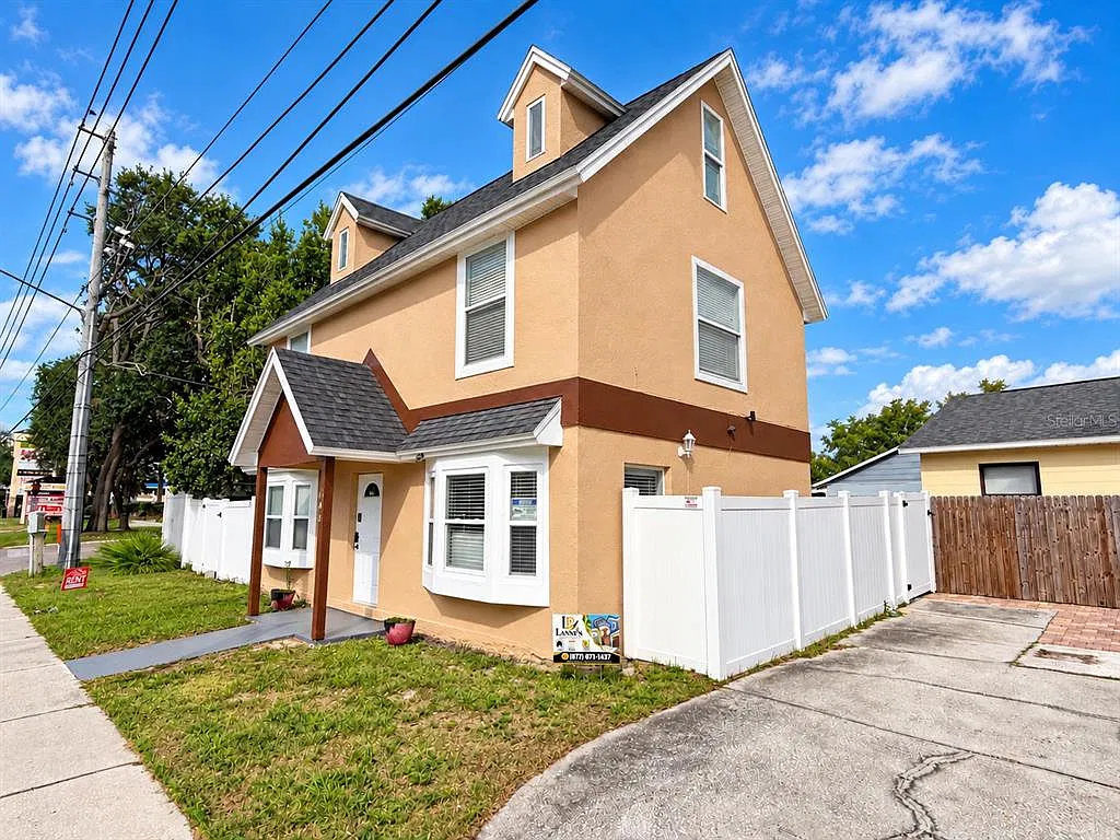 3 bed, 3.5 bath, 1400 sqft, $2,500 — Photo 3