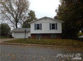 35 N Hillview Dr, Saint Peters, MO 63376