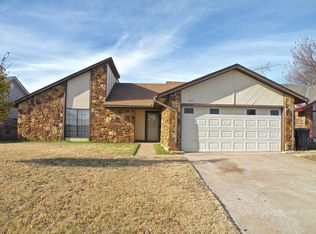 633 Westridge Dr, Yukon, OK 73099