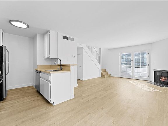 5th image of 1452 S Canfield Ave APT 101