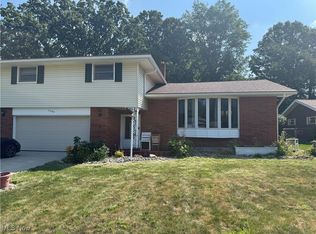 5289 Berkshire Dr, North Olmsted, OH