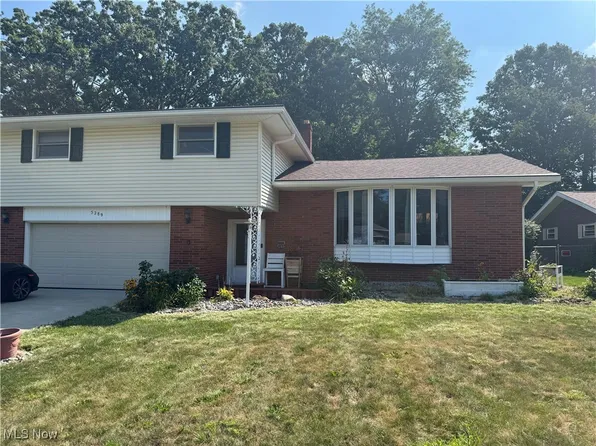 5289 Berkshire Dr, North Olmsted, OH 44070