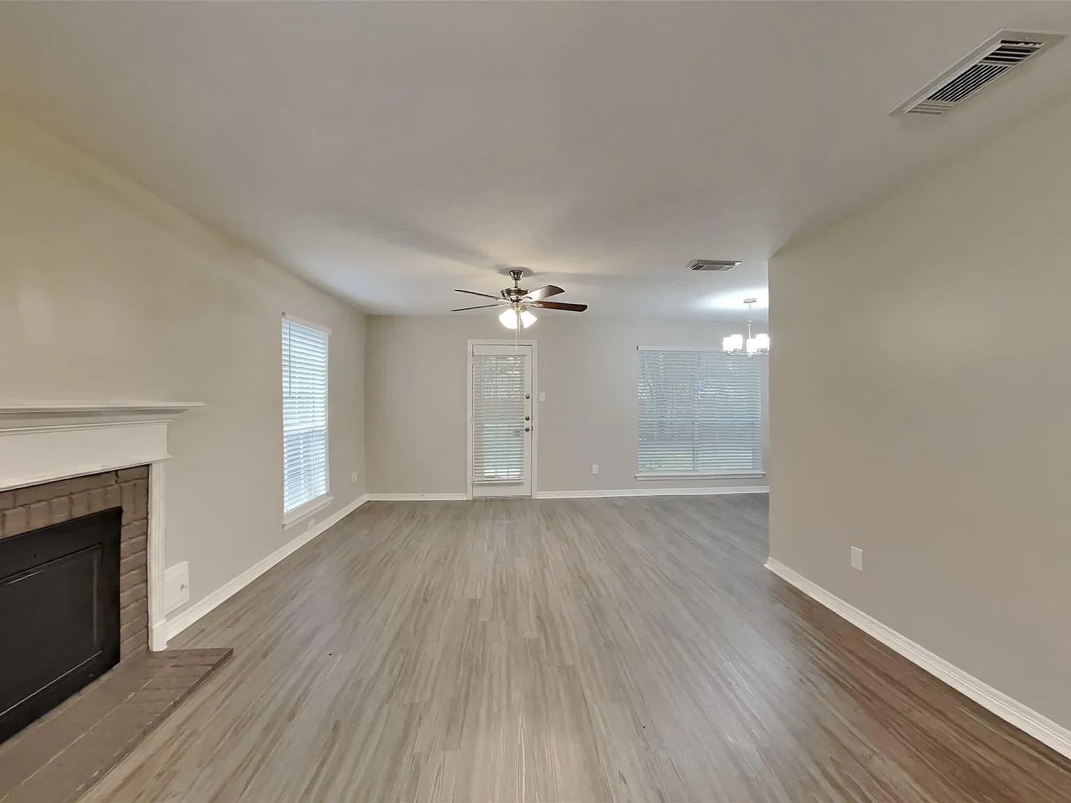 3 bed, 2.5 bath, 2300 sqft, $2,450 — Photo 2