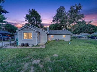 9110 Grove Dr, Whitmore Lake, MI, 48189