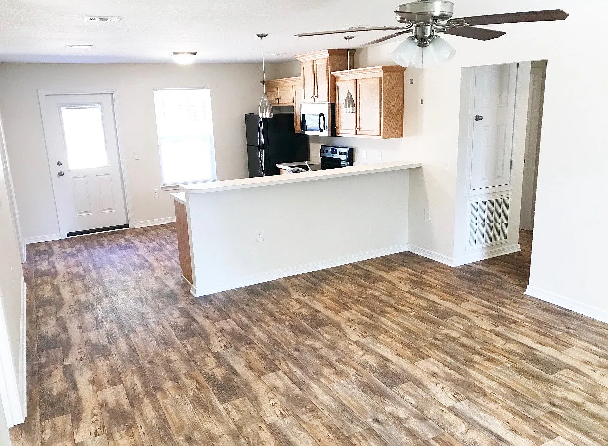 3 bed, 1120 sqft, $1,800 — Photo 2