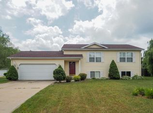 1324 Centennial Ct, Plainwell, MI 49080