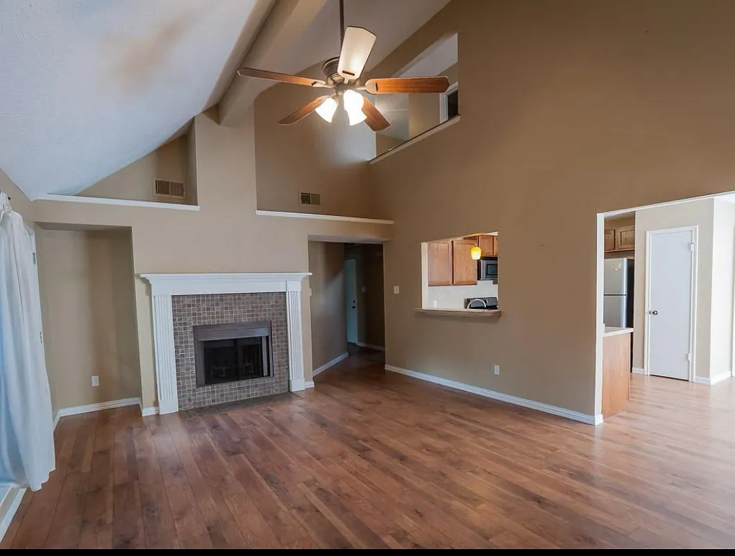 4 bed, 2.5 bath, 2320 sqft, $2,249 — Photo 3