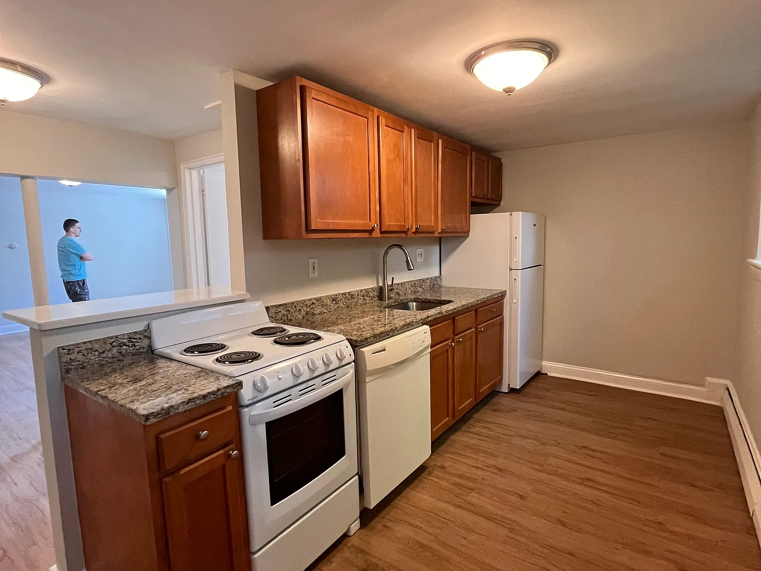 3 bed, 9999 sqft, $3,500 — Photo 2