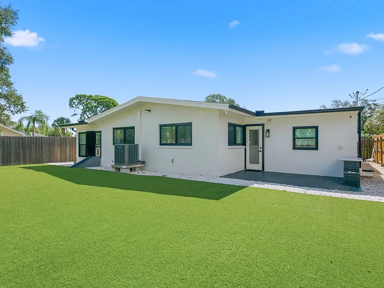 2488 Del Rio Way — Photo 33