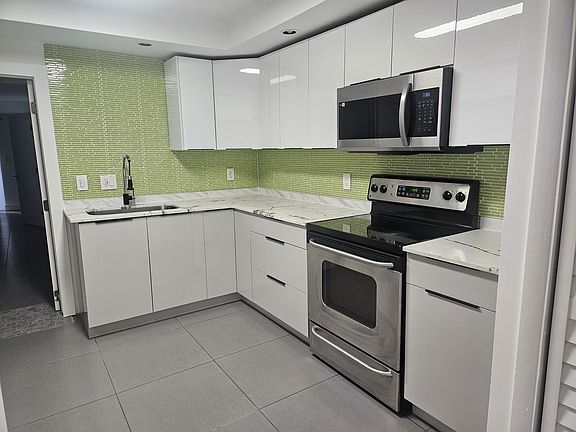 3rd image of 200 SW 3rd Ave