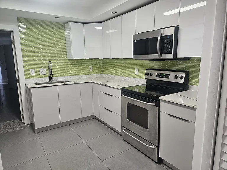 200 SW 3rd Ave — Photo 3