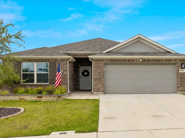 8924 Flying Eagle Ln, Fort Worth, TX 76131