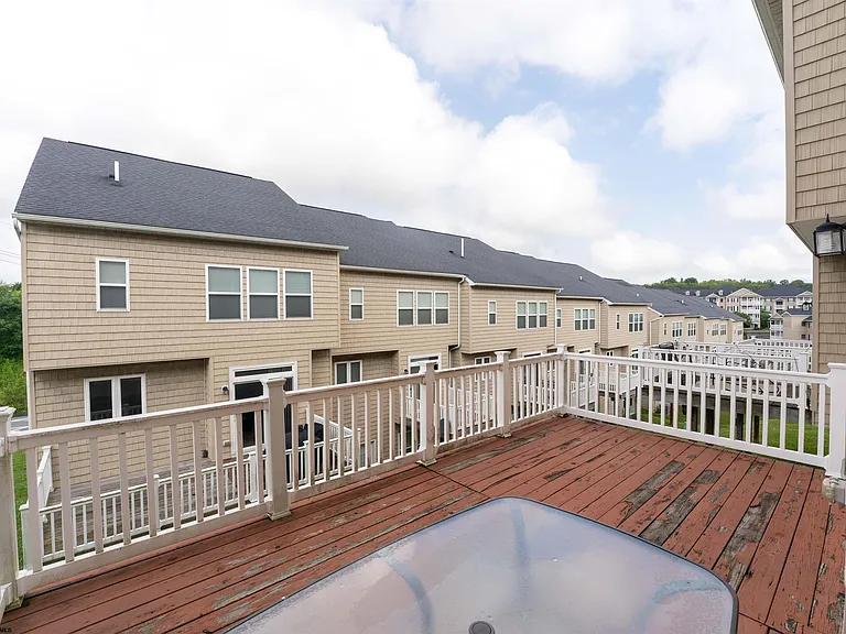 3313 Sun Ct — Photo 35