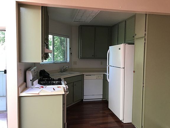 2nd image of 2577 Sycamore Glen Dr APT 3
