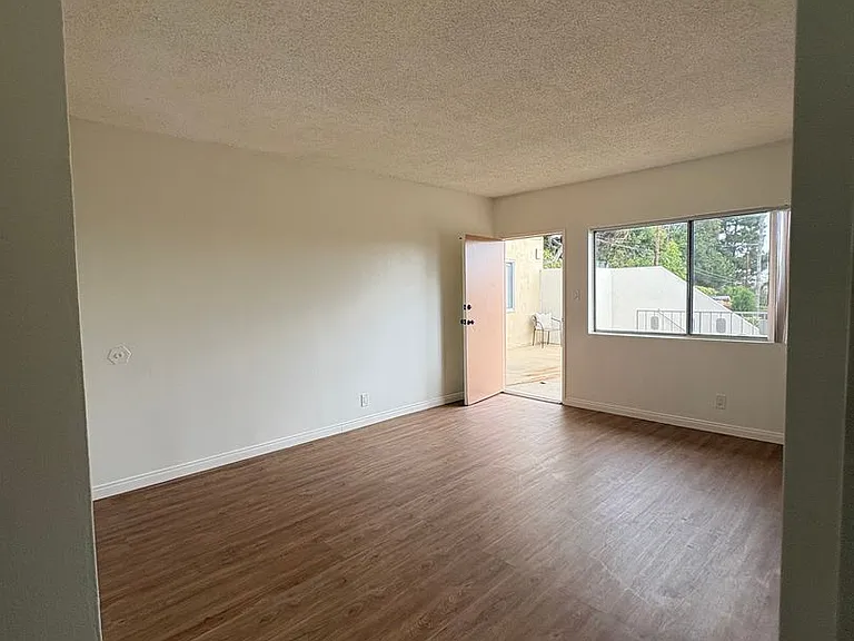 305 Loma Vista St — Photo 7