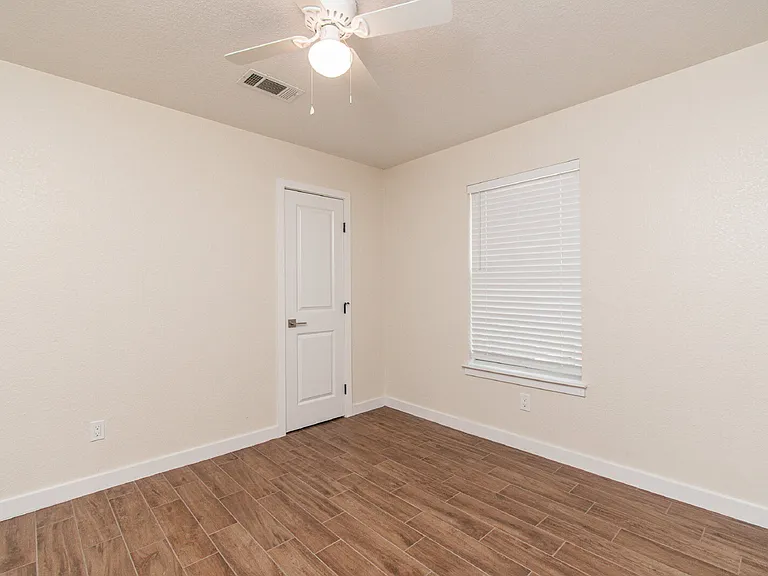 304 Timber Ridge Dr — Photo 12