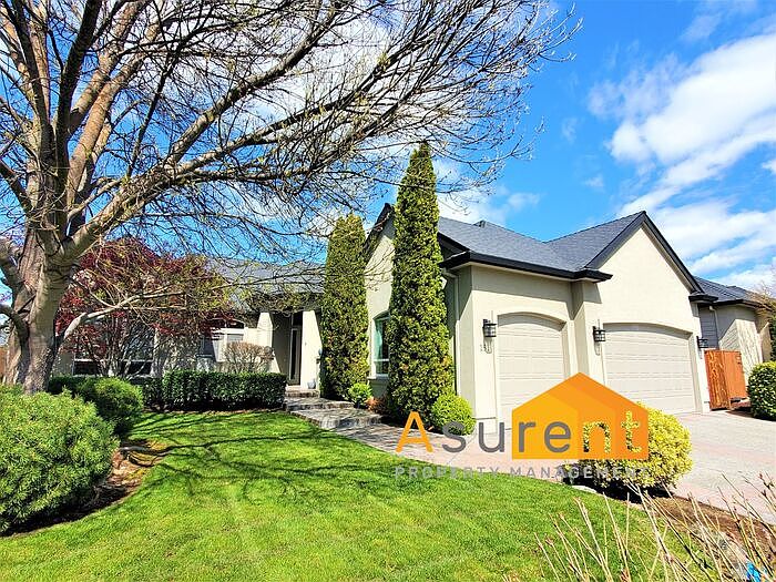 1st image of 161 Bellerive Dr