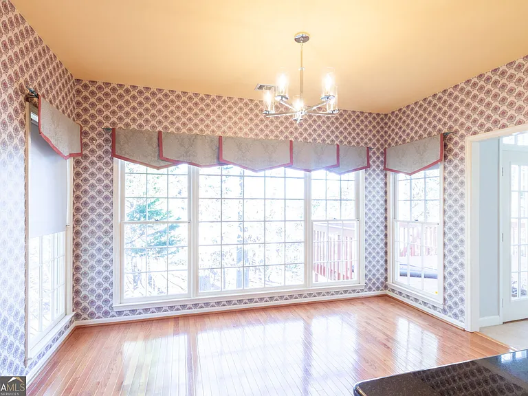 612 Redbud Ln — Photo 41