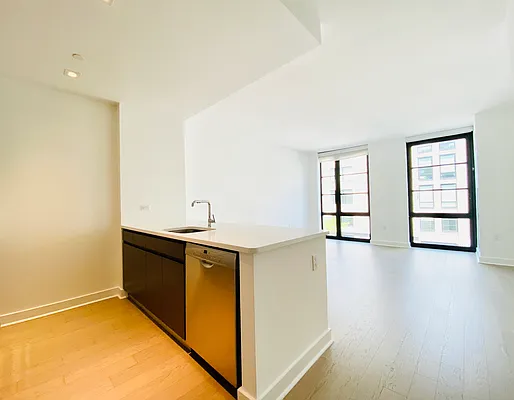 Rented by Aura Management | media 25