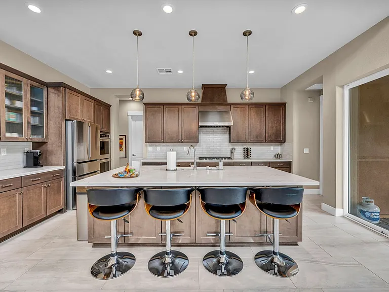 619 Camargue Trl — Photo 17