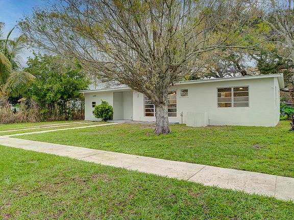 3rd image of 155 SE Solaz Avenue