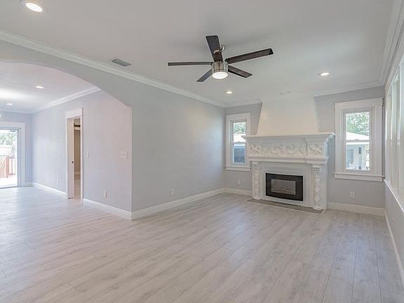 3rd image of 1309 E Caracas St