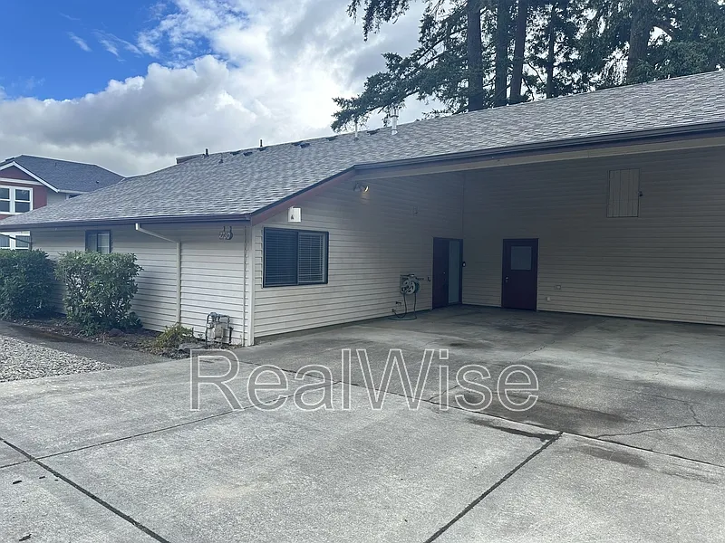 3 bed, 2.0 bath, 1861 sqft, $2,995 — Photo 4