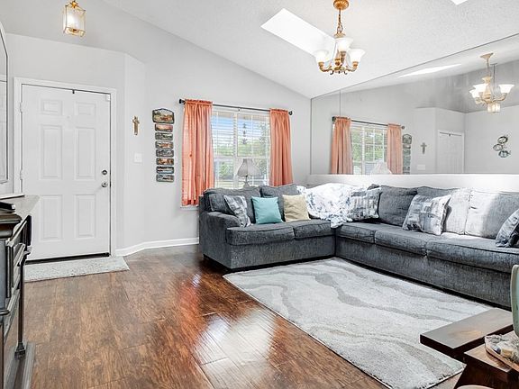 4th image of 140 Mossydale Ln
