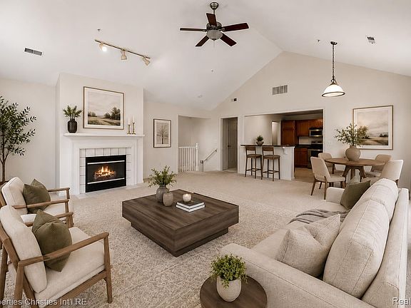 5th image of 28360 Carlton Way Dr