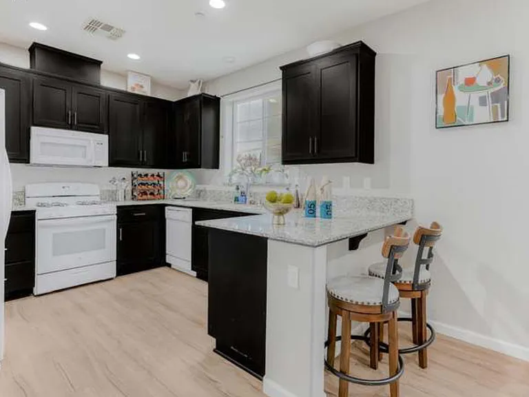 11 Belle Harbor Cir — Photo 8