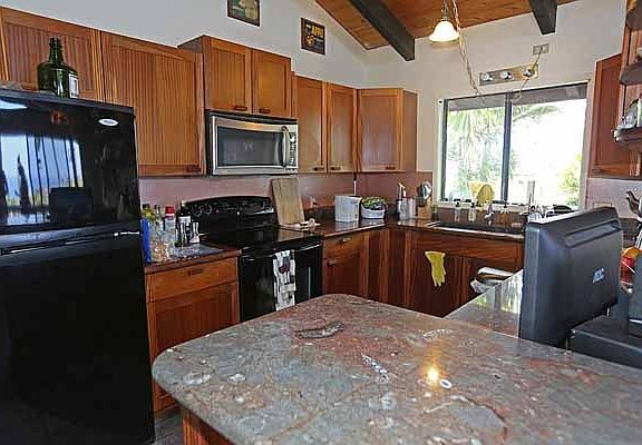 4th image of 76-181 Kealoha St