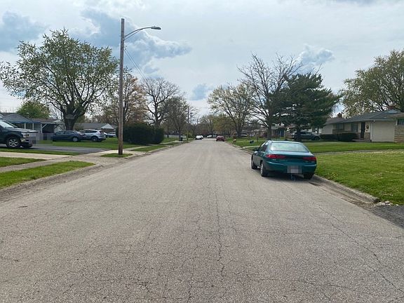 5th image of 827 Miriam Dr W