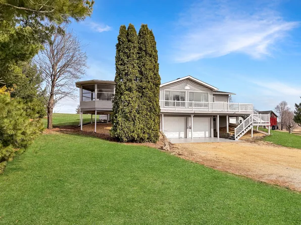 7980 E Ridott Rd, Ridott, IL 61067