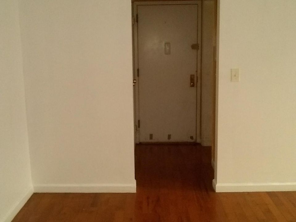 2nd image of 1034 Longfellow Ave