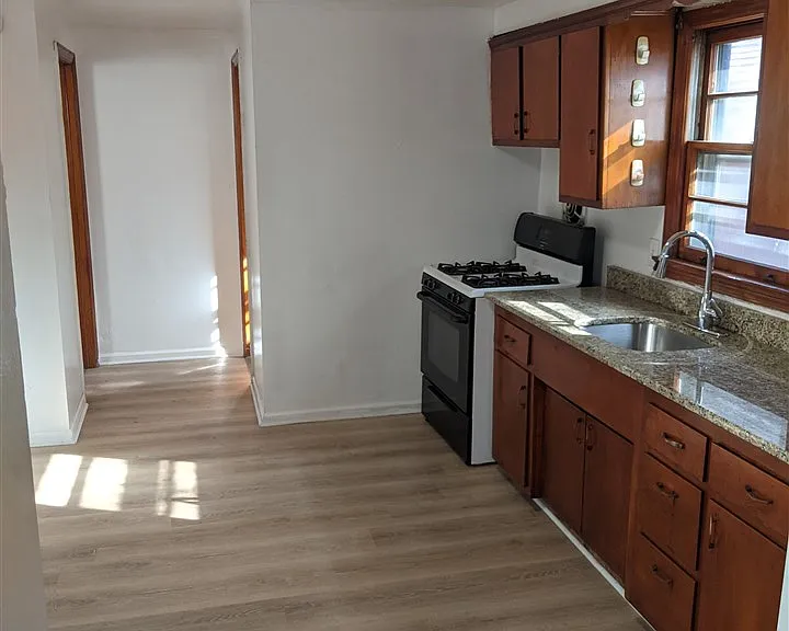 12 Linden Ave #2 — Photo 15