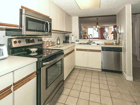 4th image of 1470 Wood Ave APT 400