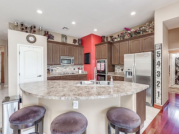 4th image of 17829 W Wood Dr